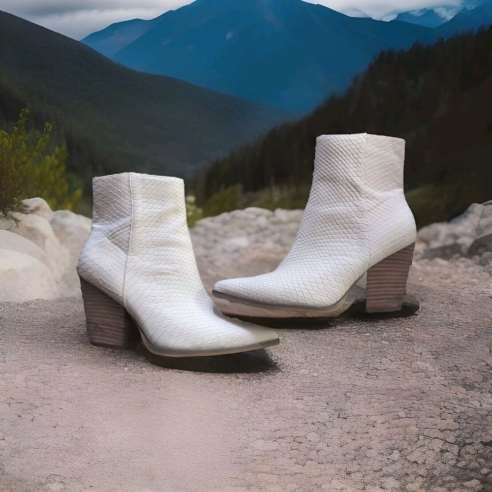 Oasis society Miley snake print cream booties Ankle size 8 Excellent